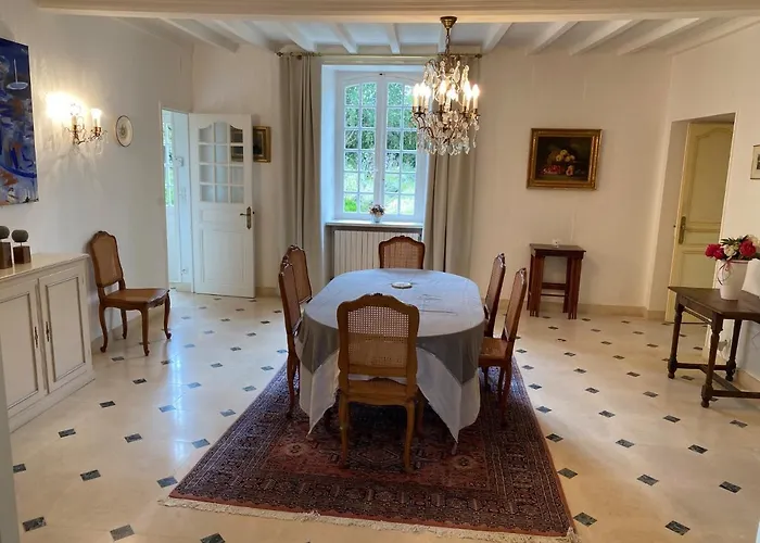 La Cour D'audouville بيت للعطل *